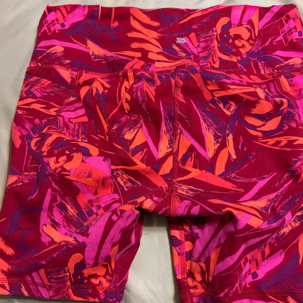 All In Motion Red Tropical Print Athletic Shorts Women’s Size XL - Picture 5 of 7